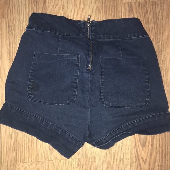 Cute zipper back denim shorts - Picture 2 of 2